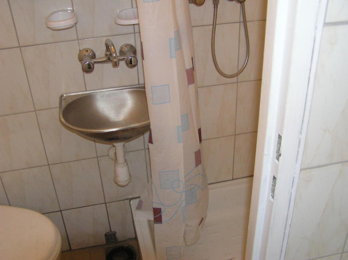 P1 Okropnie Mala Kawalerka Z Lazienka Centrum 5 Przystankow Halczyna 9 Krakau
