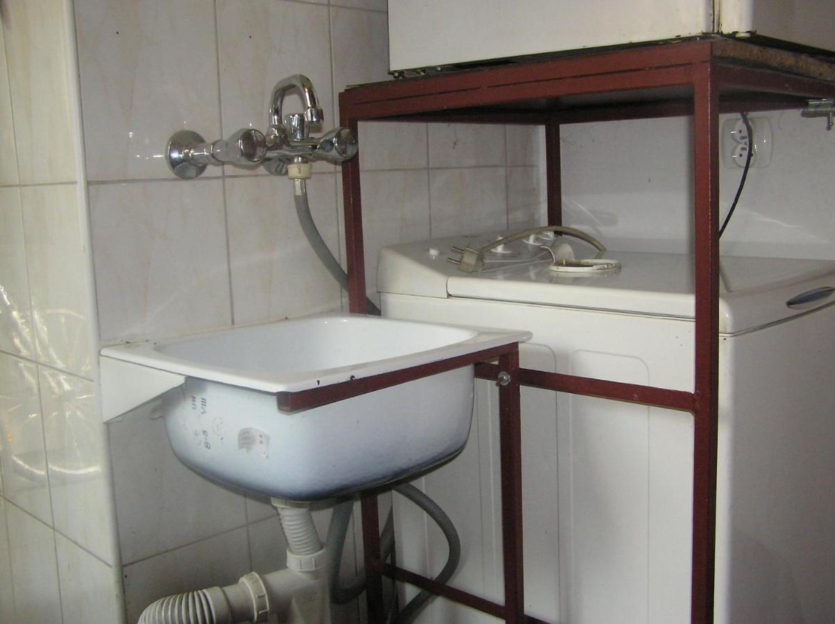 P1 Okropnie Mala Kawalerka Z Lazienka Centrum 5 Przystankow Halczyna 9 Apartment Krakau